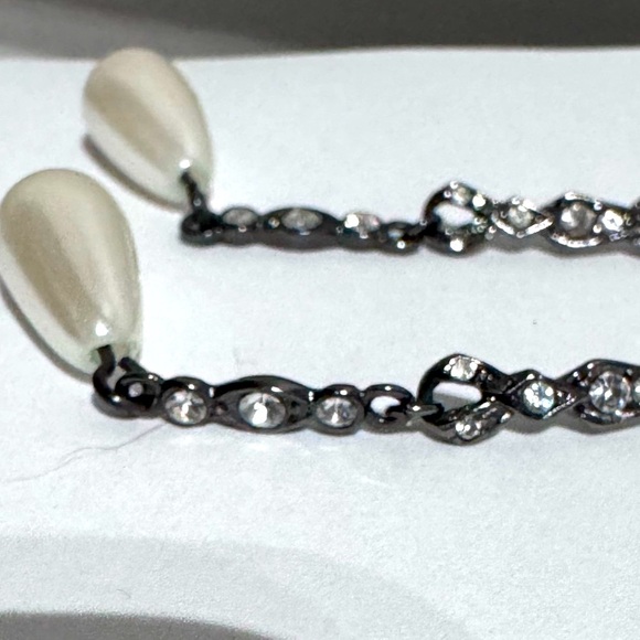 ✨ Stunning Swarovski Vintage Pave Crystal and Faux Pearl Drop Earrings - Picture 11 of 16